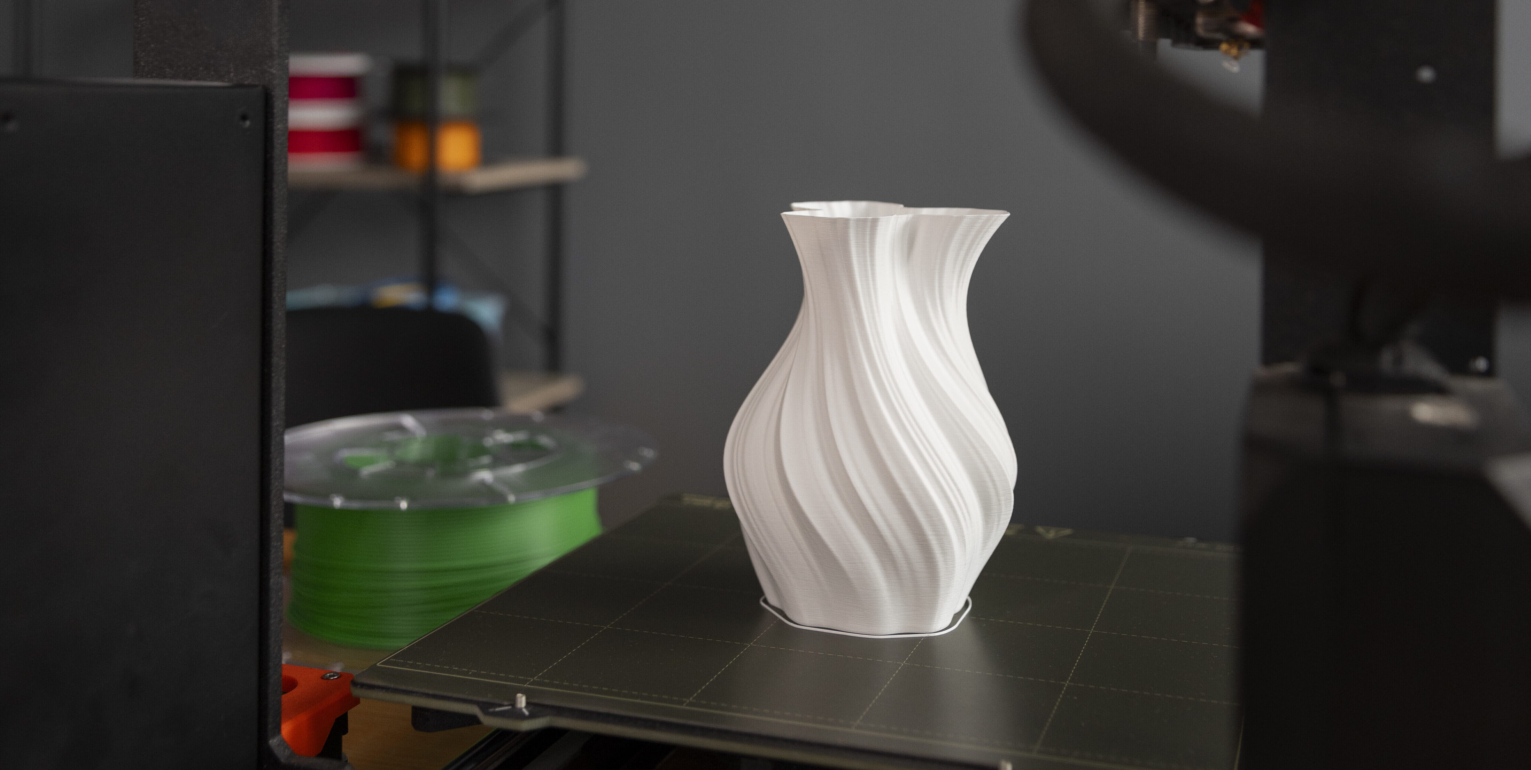 designer-using-3d-printer (2) designer-using-3d-printer (2)